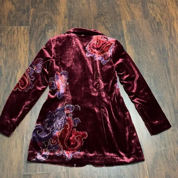 Coldwater Creek Long Velvet Jacket in Deep Red & Paisley Graphic Prints 8 EUC - Picture 15 of 17